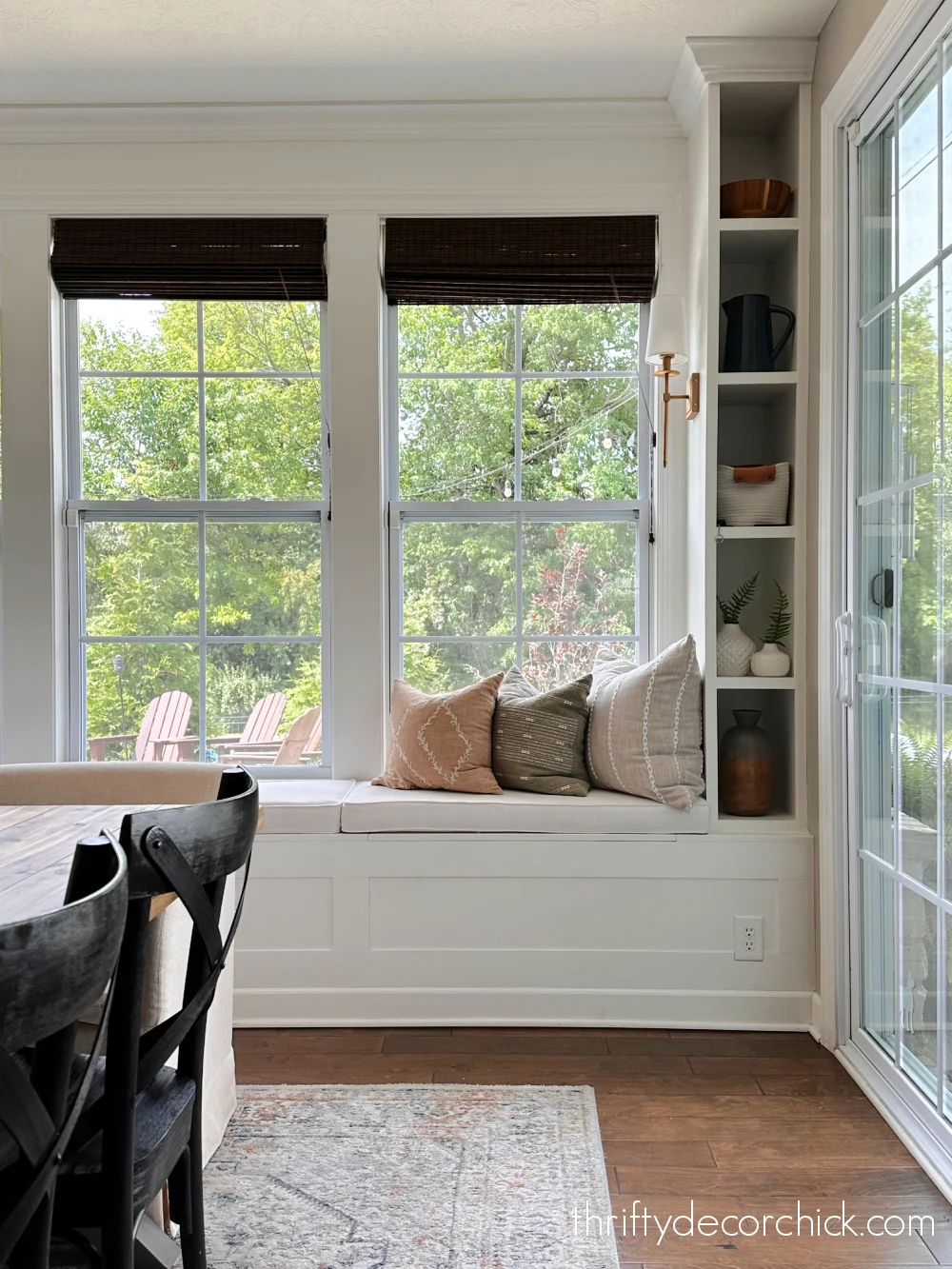 window seat with bookcases