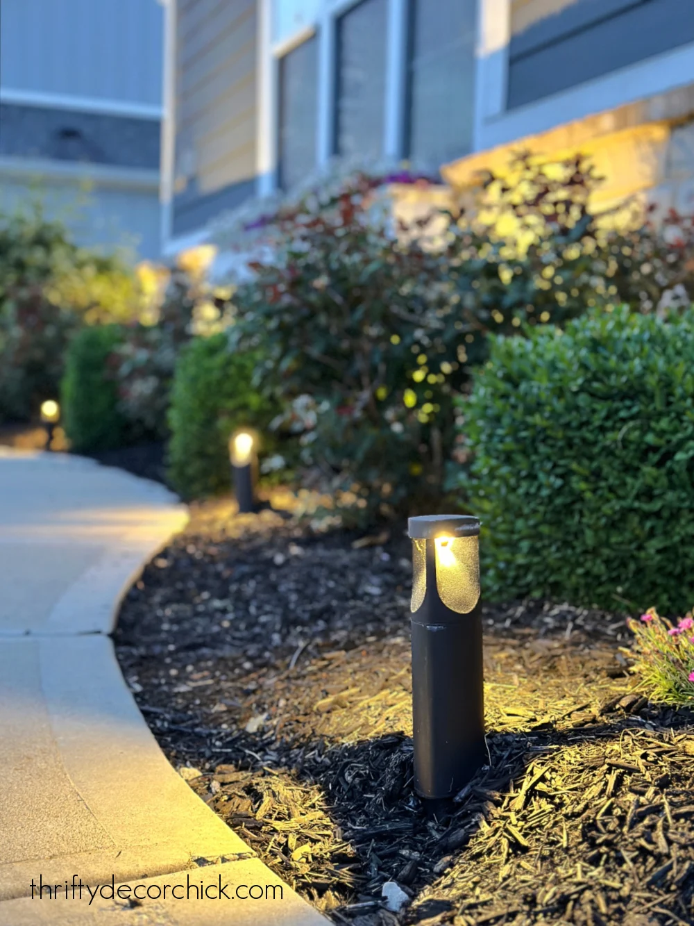 Easy DIY Landscaping Lighting Tutorial for Added Curb Appeal | Thrifty Decor Chick