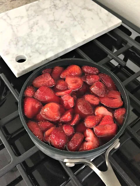 strawberry jello dessert