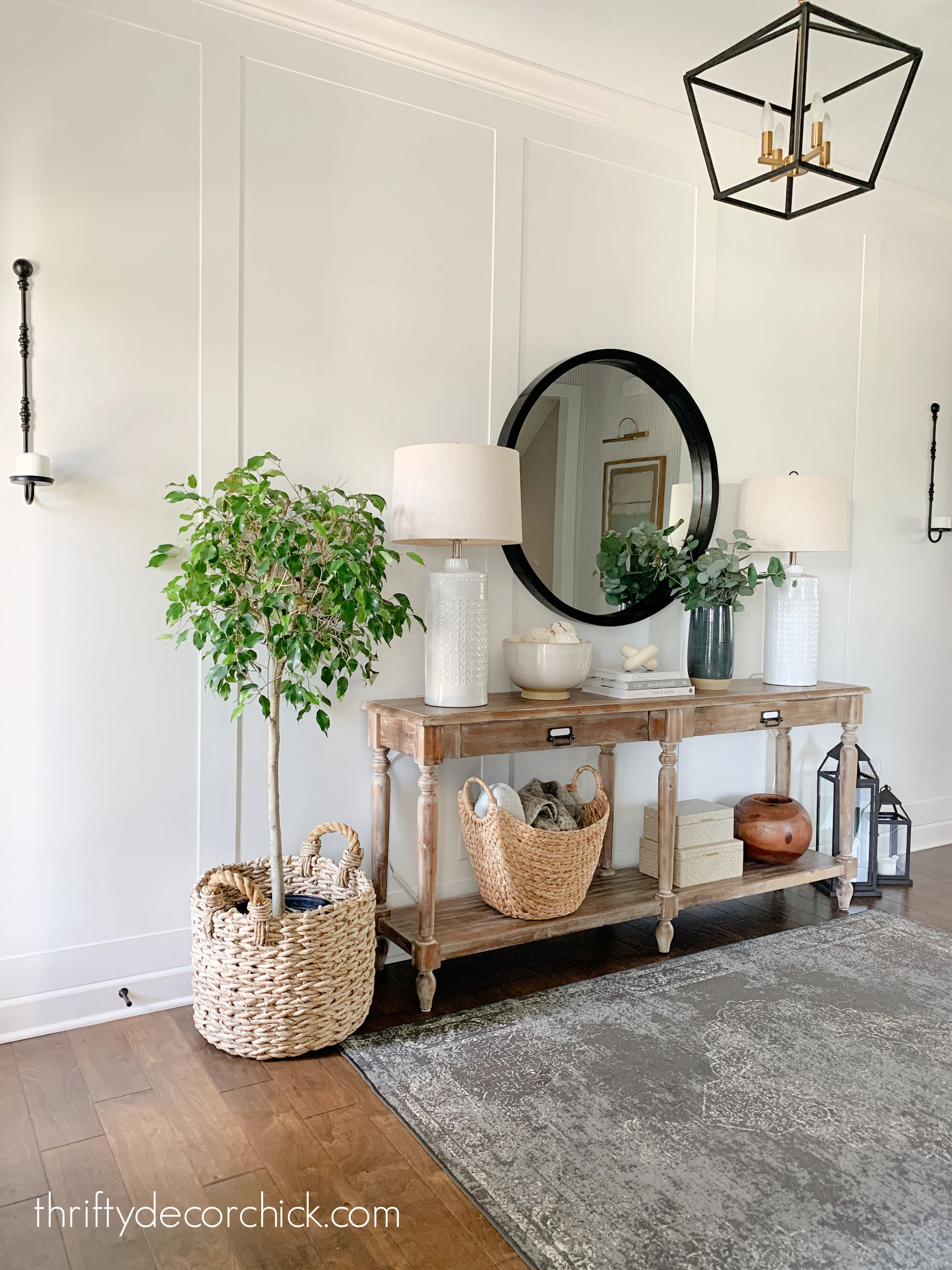 white foyer simple molding