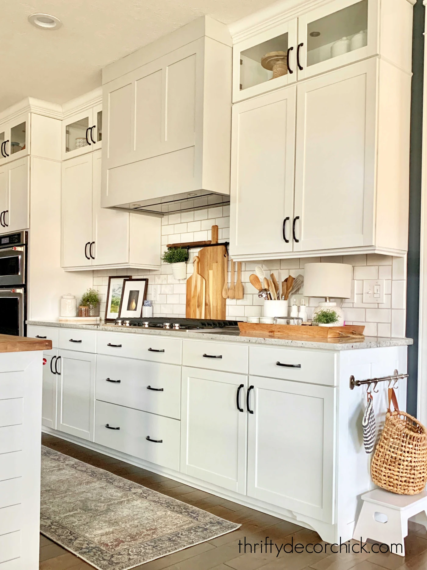 white cabinets black hardware