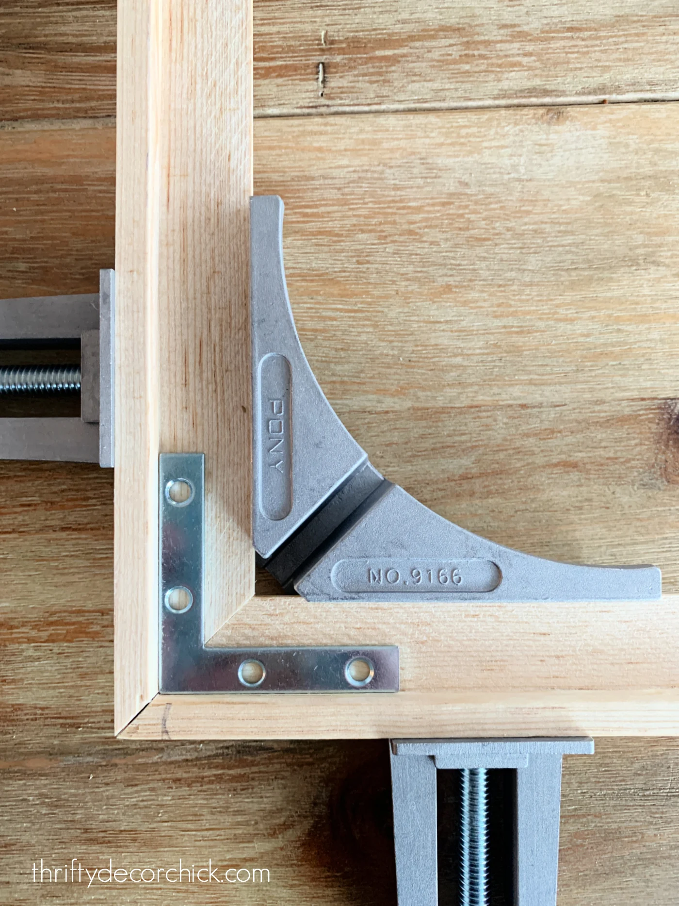 corner clamp for frame