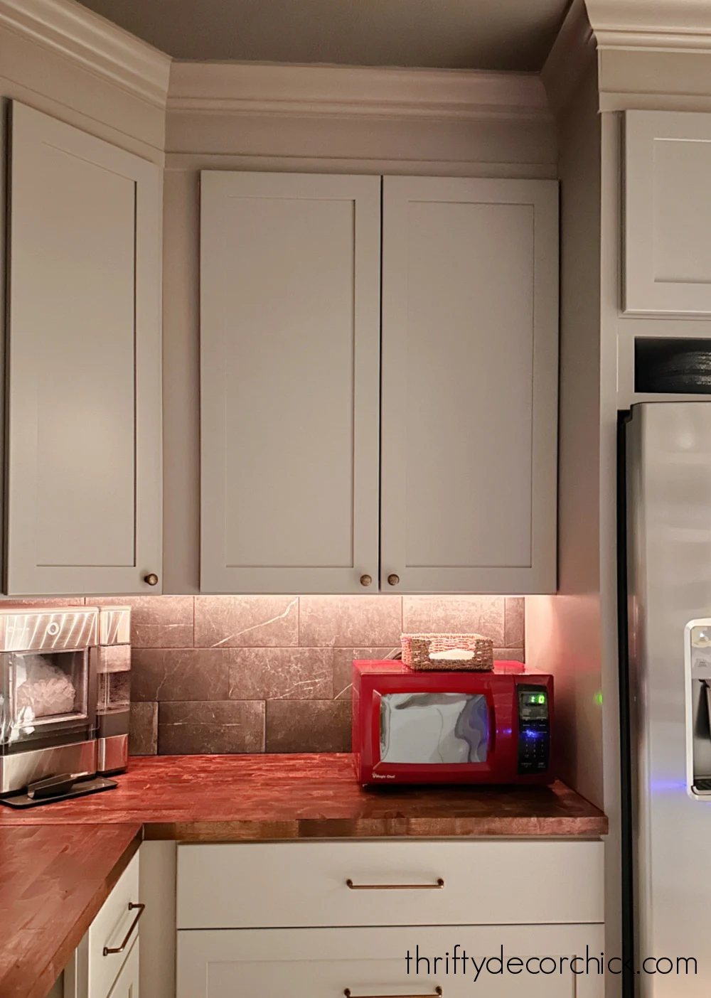 under cabinet lights kitchen