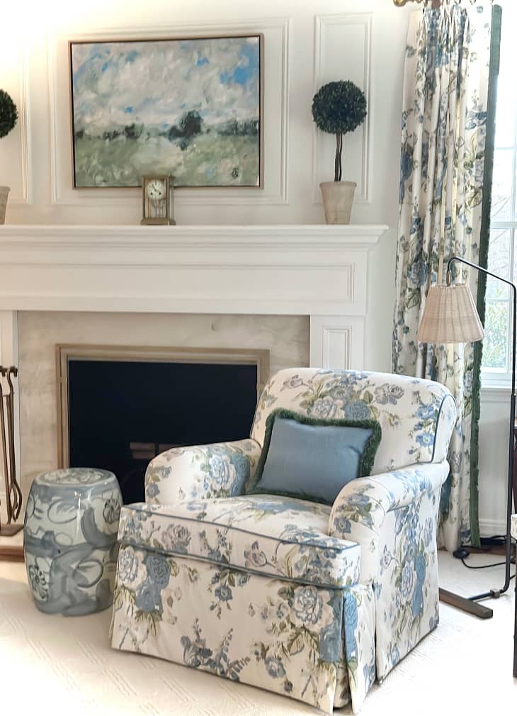 Living room painted with Benjamin Moore’s Swiss Coffee, a creamy white color