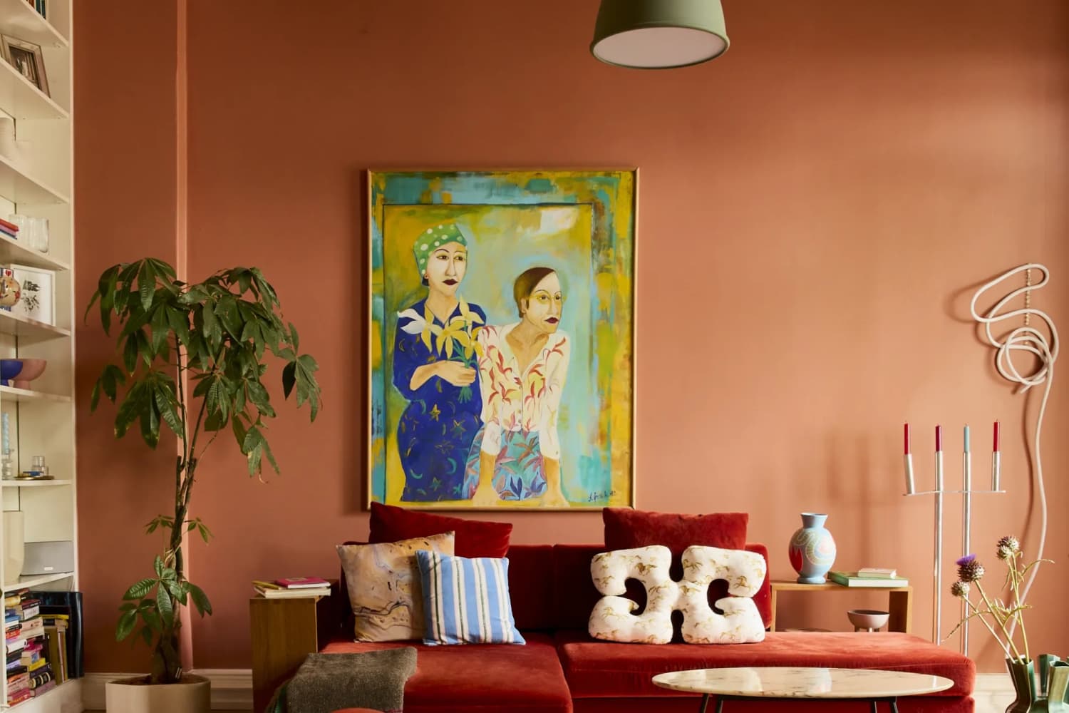 See Inside a Color Coordinator’s Vibrant Hamburg Apartment