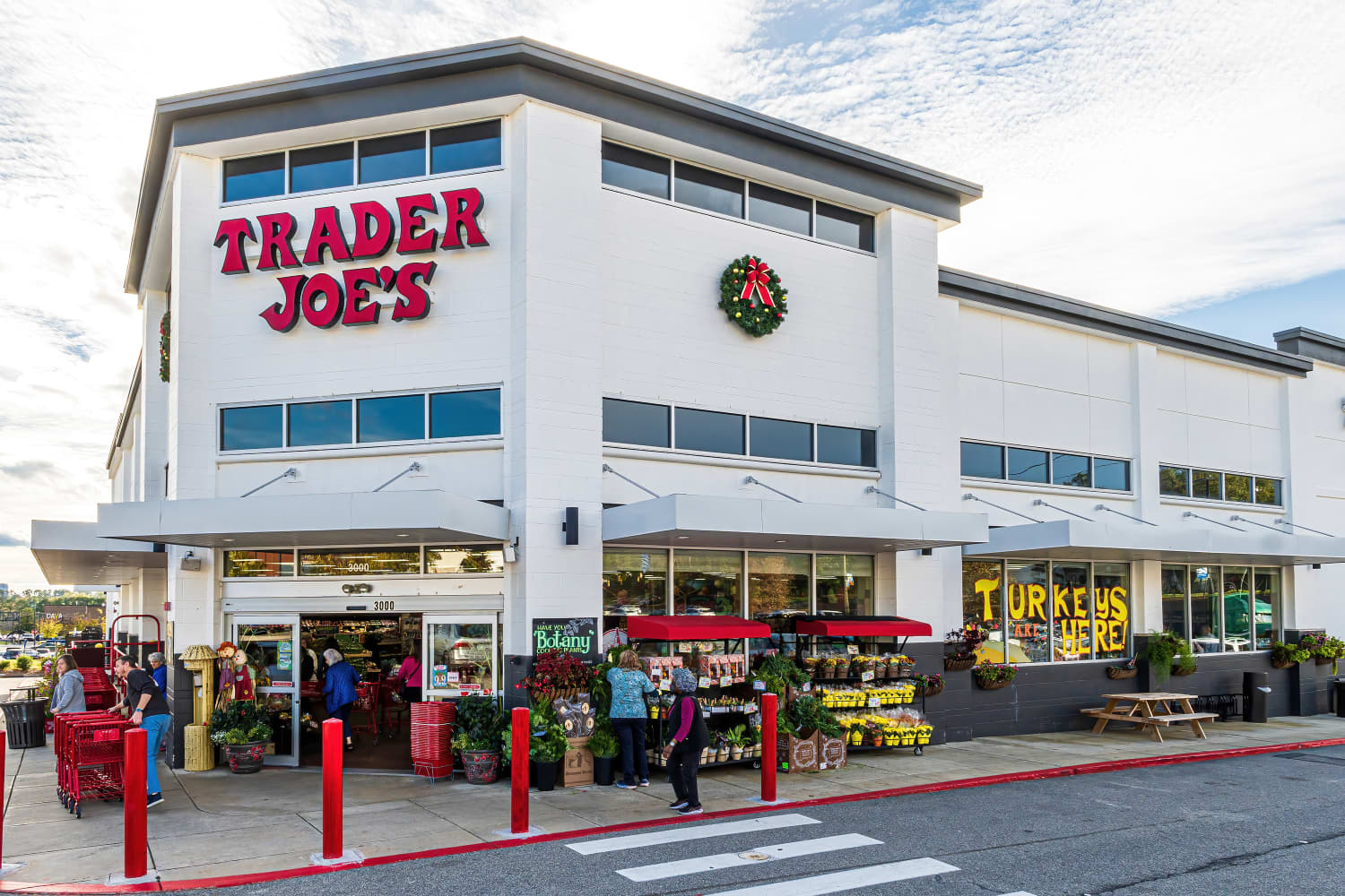 Trader Joe’s Is Selling $5 Sunflowers That’ll Fly Off Shelves