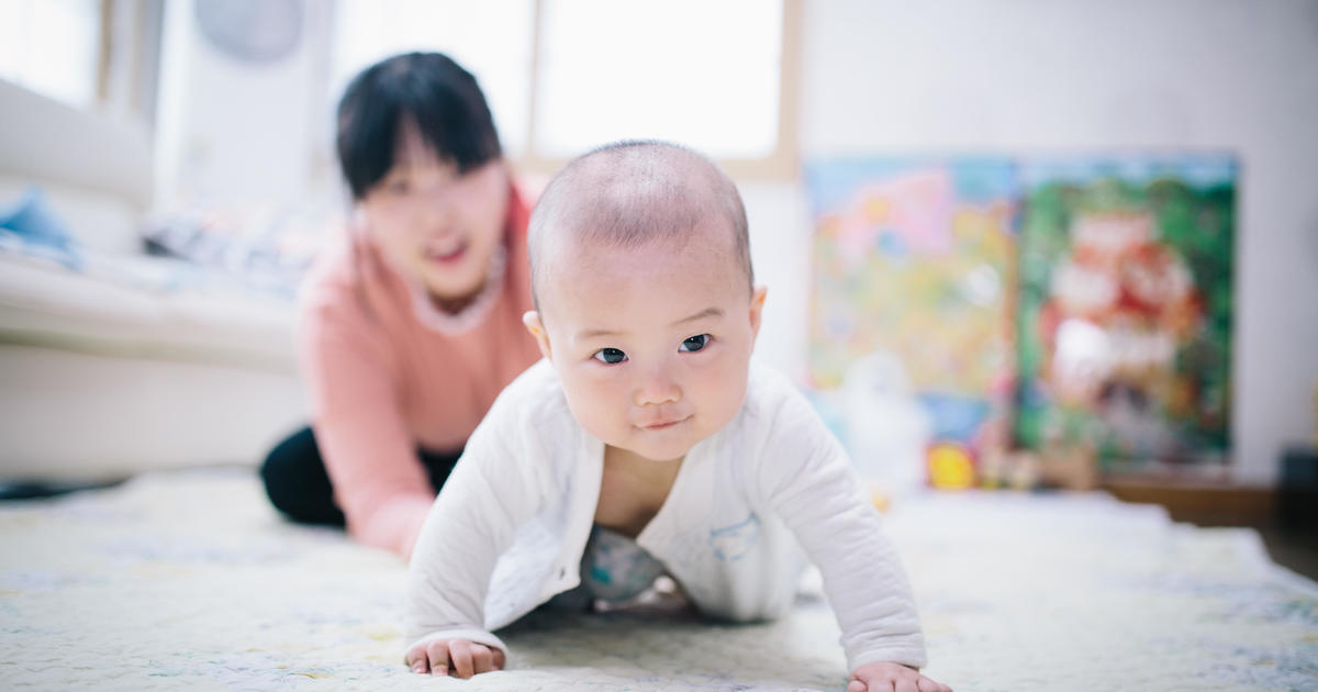 Feds warn against certain baby loungers and cradle swings after six deaths