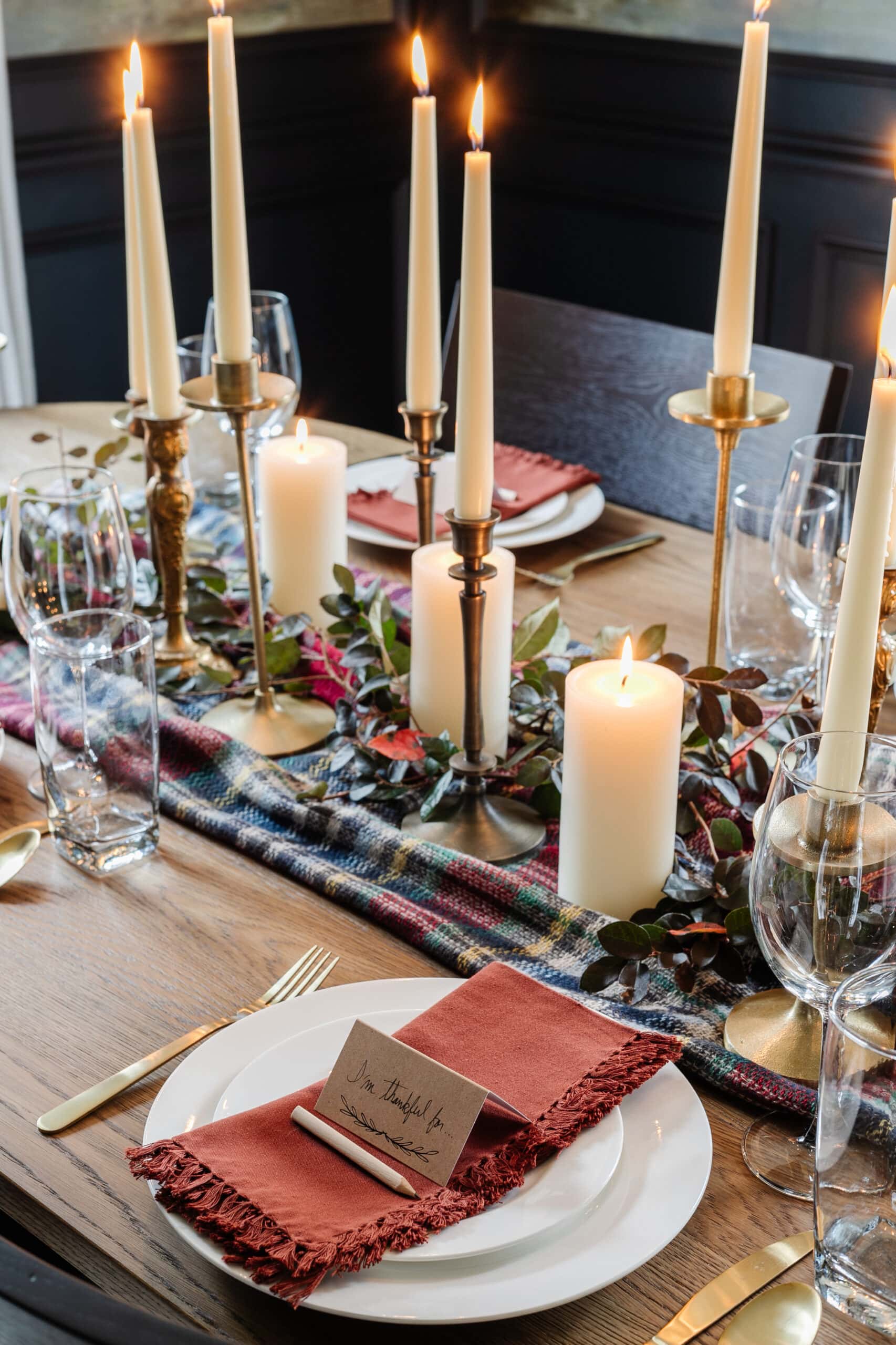 thanksgiving table decor idea and thanksgiving place setting using thrift store finds and commonly used items from around the house