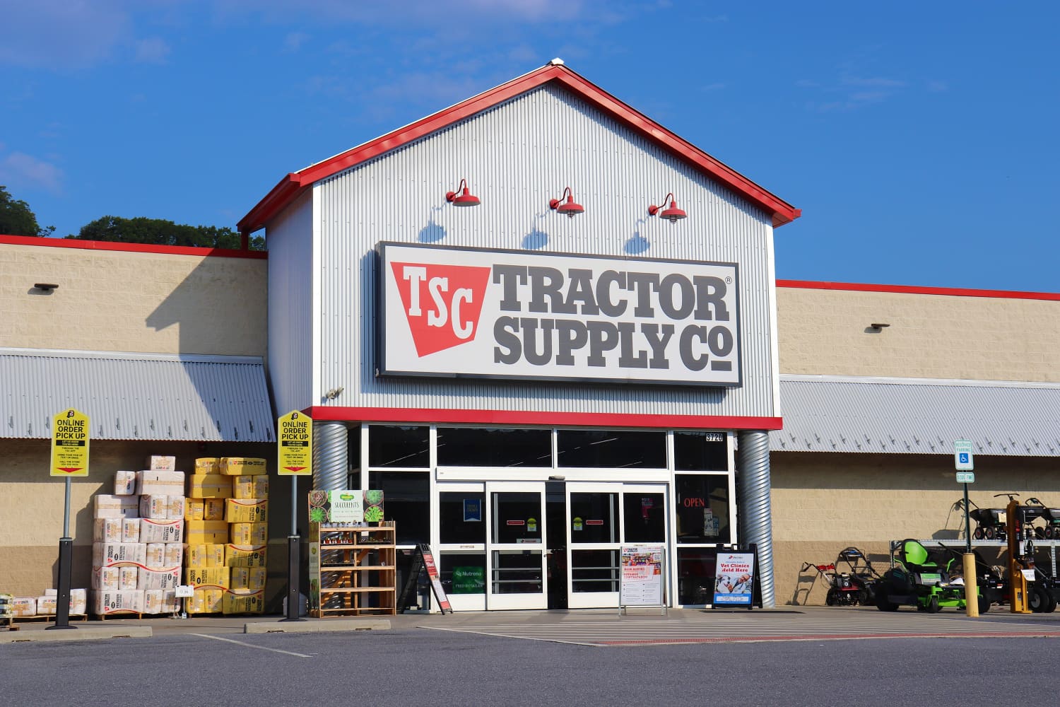 Tractor Supply's 6-Foot Skeleton Rooster Is A Halloween Must