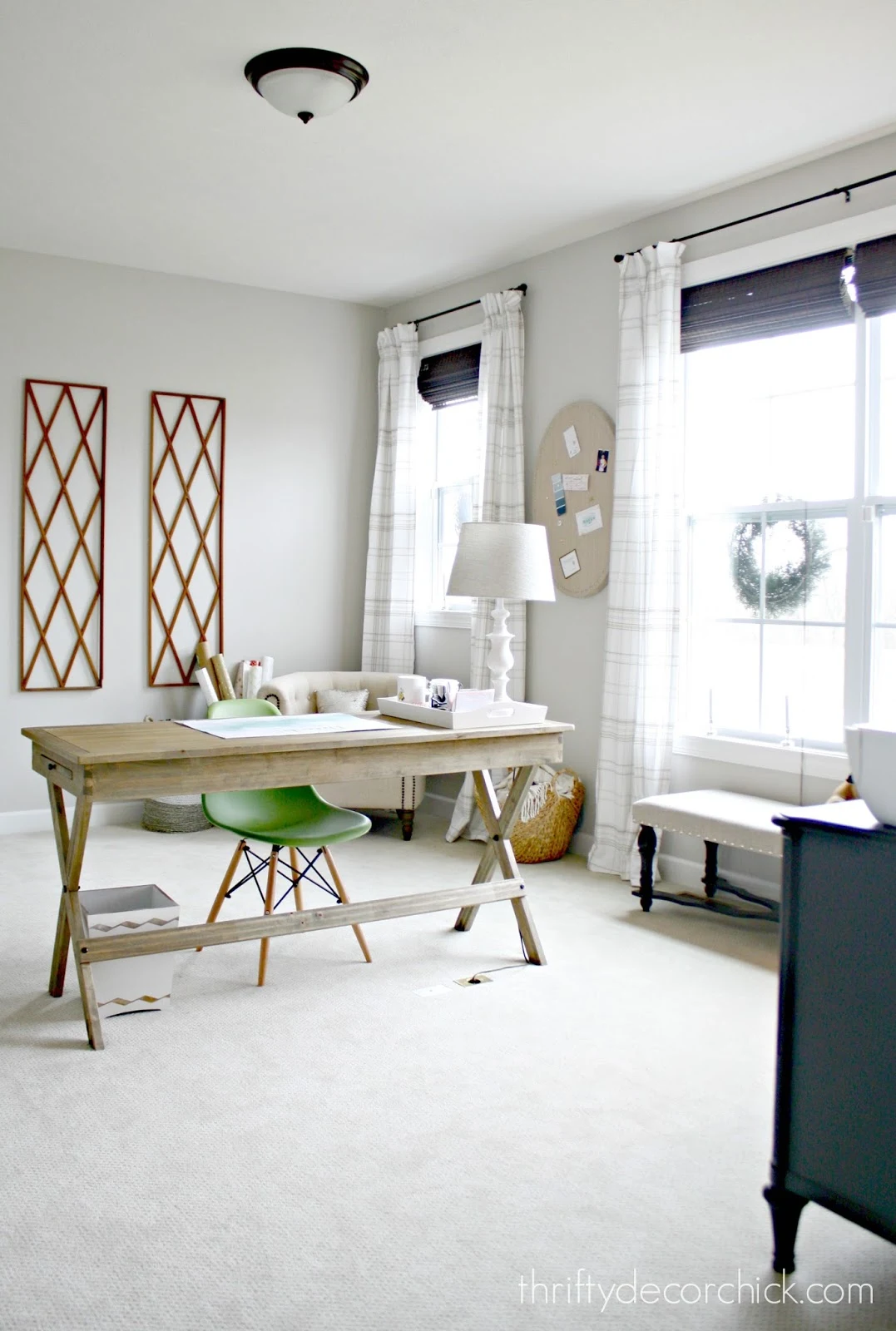 office with floating desk