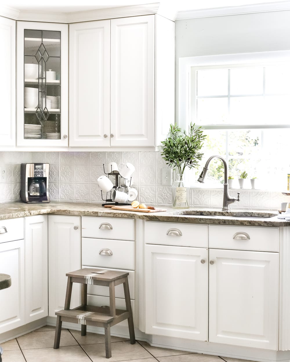 white kitchen cabinets