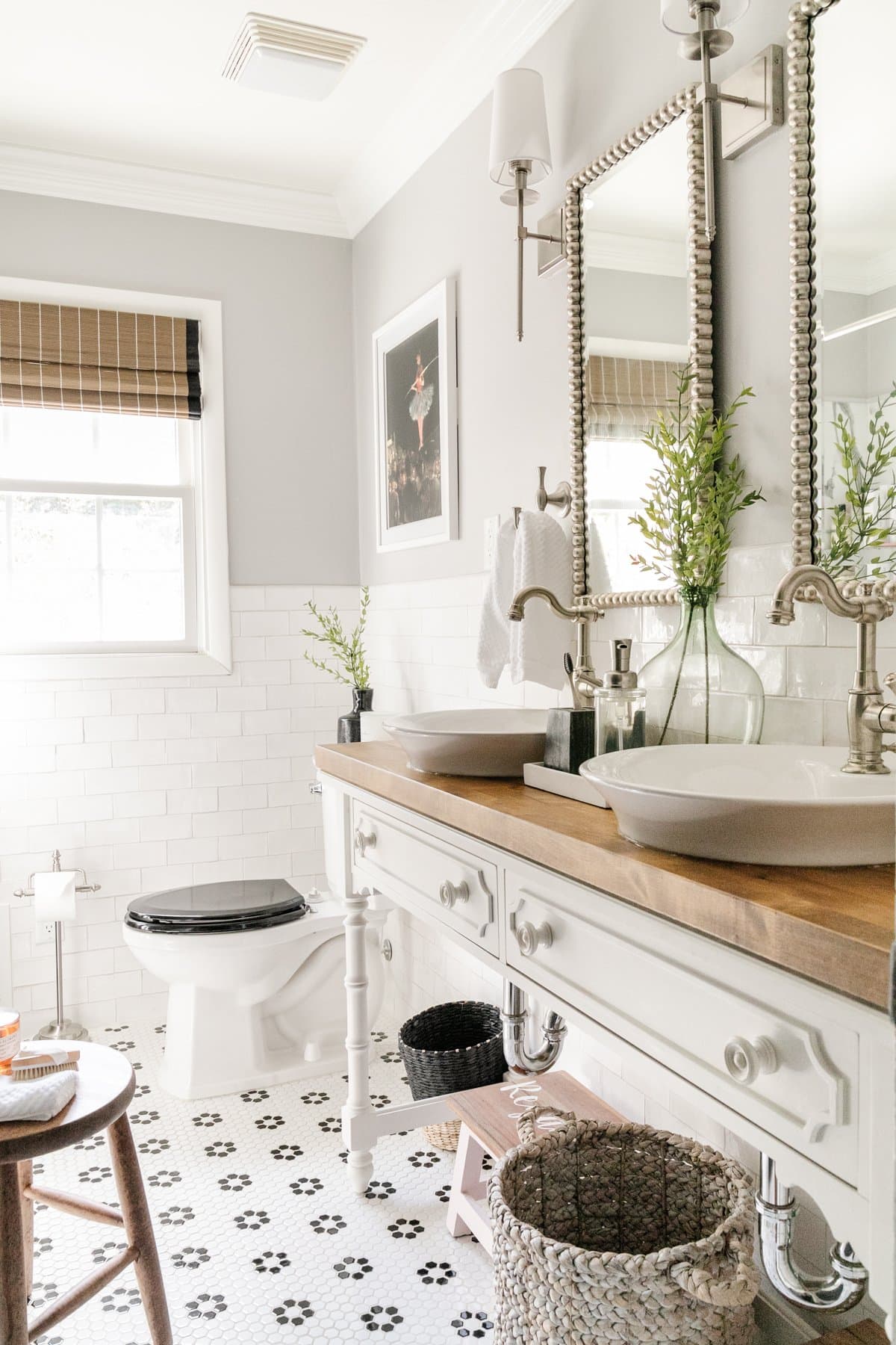 black and white bathroom decor