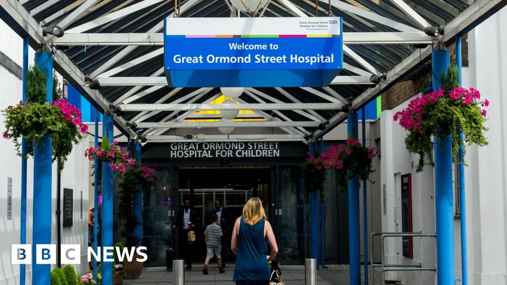 Great Ormond Street reviews 700 children treated by ex-surgeon