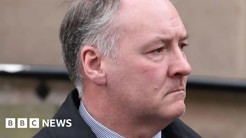 Breast surgeon Ian Paterson tells inquest it would be crazy to leave behind tissue